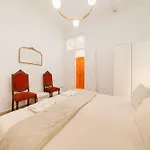 Big 5br Garden & Hot Tub In Heartoflisbon Apartament
