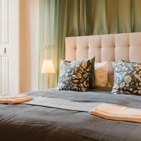 Big 5br Hot Tub & Garden In Heart Of Lisbon